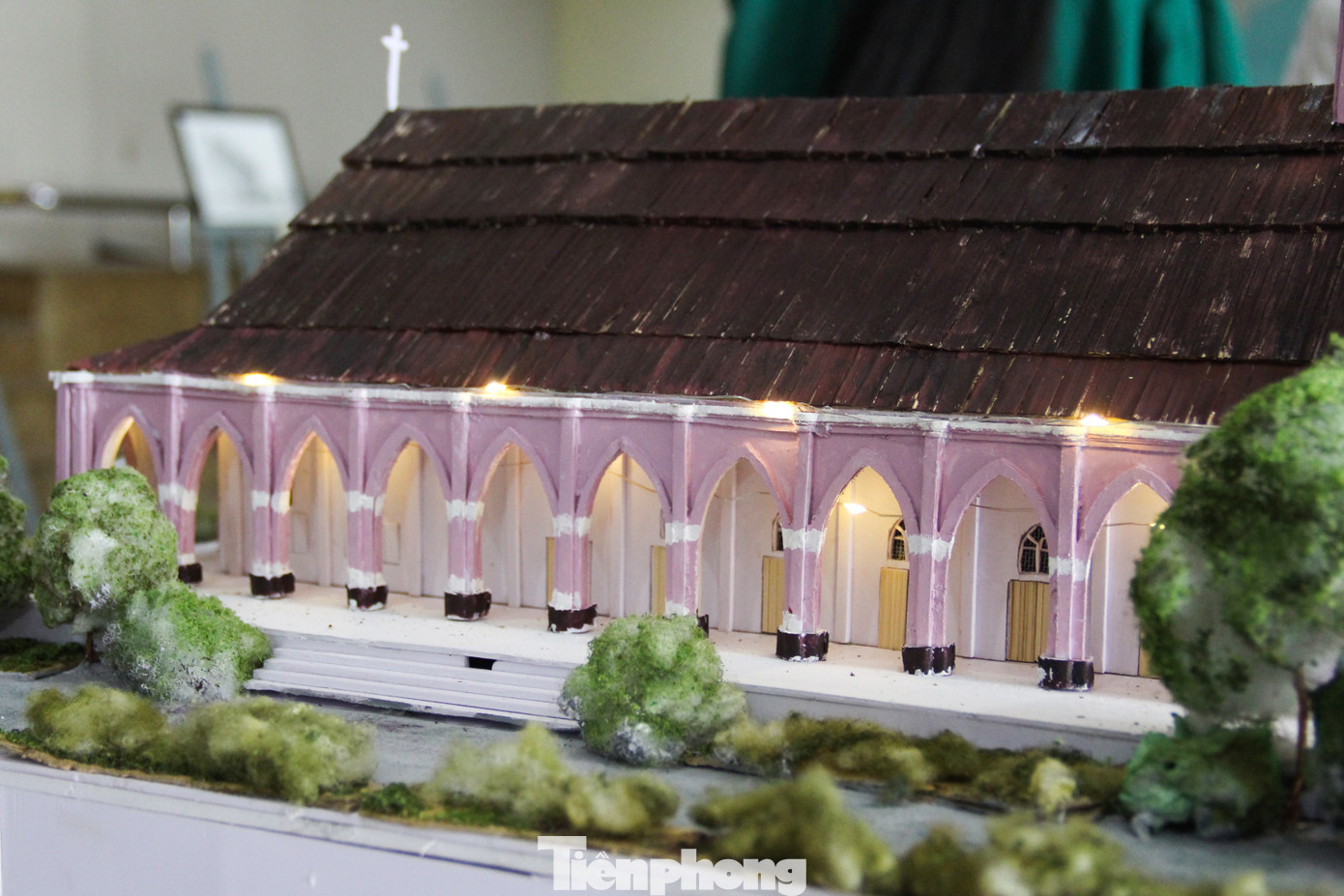 Ông Trần Văn Chuẩn - Trưởng Phòng Sưu tầm Trưng bày và Bảo quản (Bảo tàng Đà Nẵng) cho biết, dù triển khai trong thời gian ngắn nhưng cuộc thi nhận được sự quan tâm của đông đảo những người yêu kiến trúc, đặc biệt là các bạn trẻ. Ông Trần Văn Chuẩn - Trưởng Phòng Sưu tầm Trưng bày và Bảo quản (Bảo tàng Đà Nẵng) cho biết, dù triển khai trong thời gian ngắn nhưng cuộc thi nhận được sự quan tâm của đông đảo những người yêu kiến trúc, đặc biệt là các bạn trẻ.