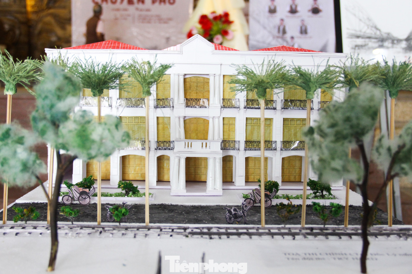 Đó là Nhà thờ Chánh tòa, là Tòa Đốc lý, là Bảo tàng Điêu khắc Chăm hơn trăm tuổi, là Hải Vân Quan sừng sững giữa núi rừng, là Đình Túy Loan cổ kính, là Cung Tiên Sơn hiện đại… Đó là Nhà thờ Chánh tòa, là Tòa Đốc lý, là Bảo tàng Điêu khắc Chăm hơn trăm tuổi, là Hải Vân Quan sừng sững giữa núi rừng, là Đình Túy Loan cổ kính, là Cung Tiên Sơn hiện đại…