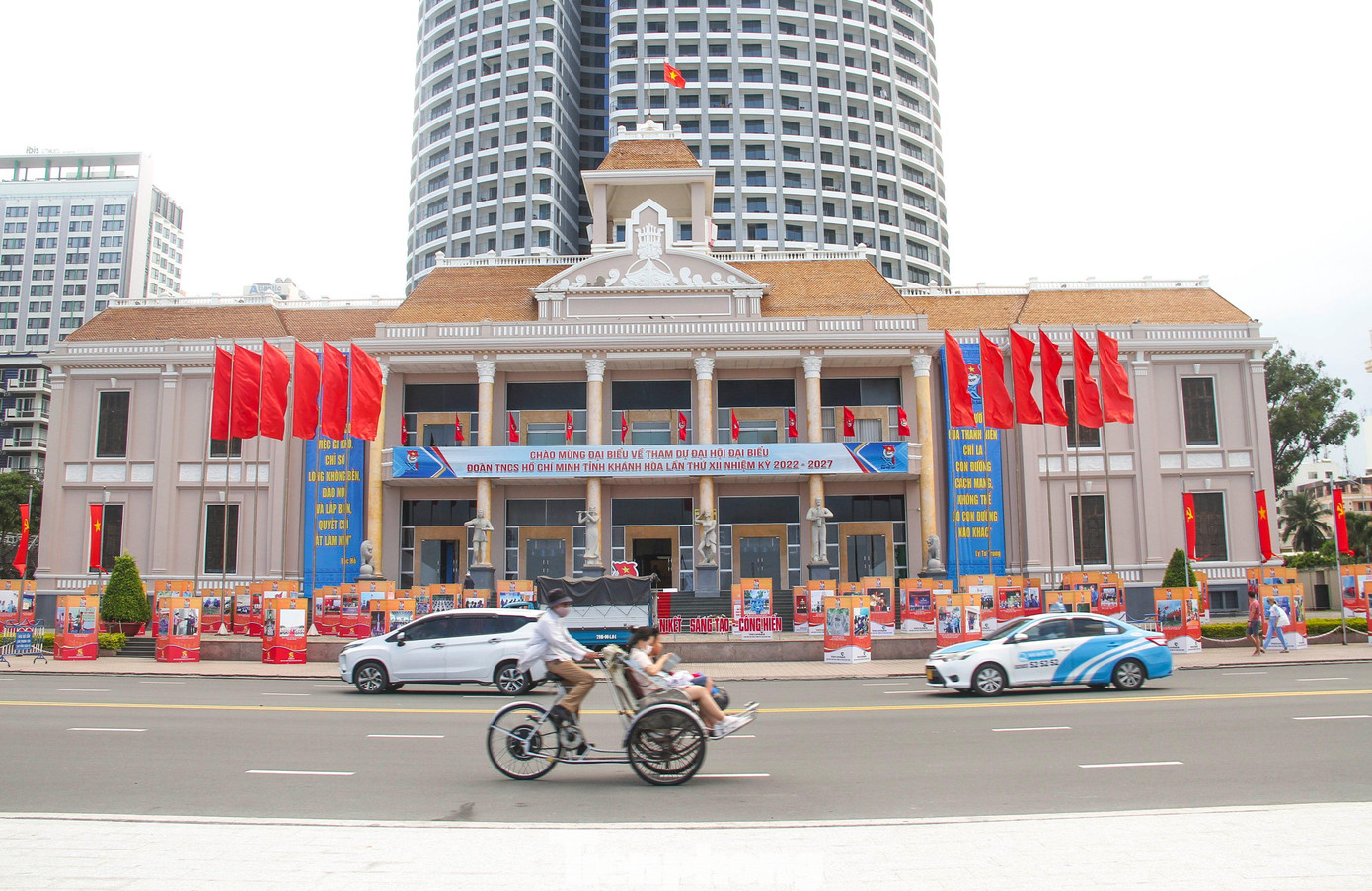 Đại hội đại biểu Đoàn TNCS Hồ Chí Minh tỉnh Khánh Hòa diễn ra trong hai ngày (15/8 và 16/8) tại Trung tâm Hội nghị tỉnh với sự tham gia của 293 đại biểu đại diện cho hàng nghìn đoàn viên thanh niên trên toàn tỉnh.