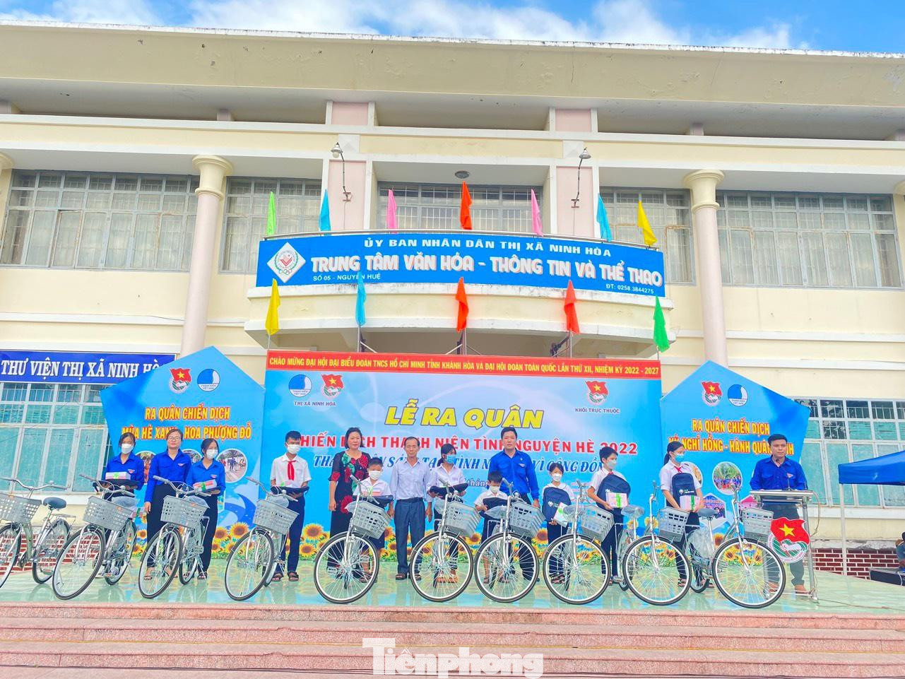 Các chương trình hỗ trợ thanh thiếu nhi cũng được chú trọng, tạo điều kiện tốt nhất để thanh thiếu nhi học tập, rèn luyện Các chương trình hỗ trợ thanh thiếu nhi cũng được chú trọng, tạo điều kiện tốt nhất để thanh thiếu nhi học tập, rèn luyện