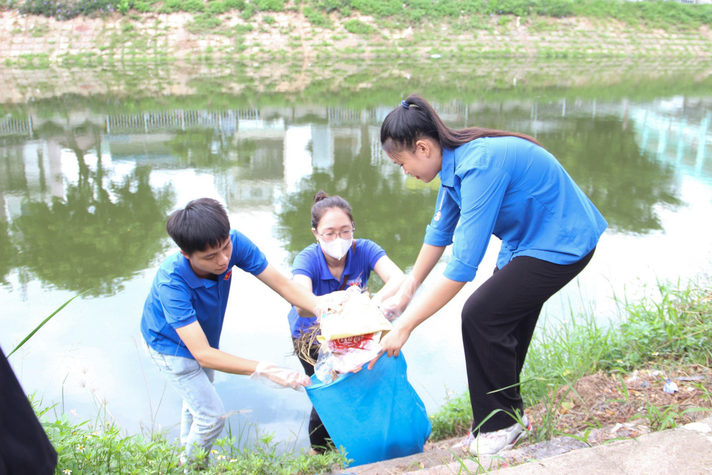 Bên cạnh 1 chương trình và 4 chiến dịch, gồm: chương trình Tiếp sức mùa thi, chiến dịch Mùa hè xanh, chiến dịch Hoa phượng đỏ, chiến dịch Kỳ nghỉ hồng, chiến dịch Hành quân xanh, Đà Nẵng còn triển khai chương trình Tình nguyện quốc tế, đội hình sinh viên tình nguyện là du học sinh nước ngoài đang học tập trên địa bàn, đội hình Thầy thuốc trẻ làm theo lời Bác, đội hình Thanh niên tình nguyện vì môi trường và đội hình Thanh niên tình nguyện chuyển giao khoa học kỹ thuật. Bên cạnh 1 chương trình và 4 chiến dịch, gồm: chương trình Tiếp sức mùa thi, chiến dịch Mùa hè xanh, chiến dịch Hoa phượng đỏ, chiến dịch Kỳ nghỉ hồng, chiến dịch Hành quân xanh, Đà Nẵng còn triển khai chương trình Tình nguyện quốc tế, đội hình sinh viên tình nguyện là du học sinh nước ngoài đang học tập trên địa bàn, đội hình Thầy thuốc trẻ làm theo lời Bác, đội hình Thanh niên tình nguyện vì môi trường và đội hình Thanh niên tình nguyện chuyển giao khoa học kỹ thuật.