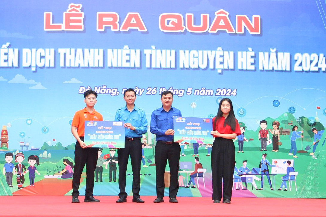 Theo anh Nguyễn Mạnh Dũng - Bí thư Thành Đoàn Đà Nẵng, chuỗi các hoạt động tình nguyện hè năm 2024 là môi trường để đoàn viên, thanh niên TP. Đà Nẵng trao dồi kiến thức, tiếp cận thực tiễn, rèn luyện năng lực công tác xã hội và bản lĩnh chính trị, đáp ứng tốt nhất các nhu cầu hoạt động an sinh xã hội, nhu cầu cống hiến sức trẻ và trưởng thành. Theo anh Nguyễn Mạnh Dũng - Bí thư Thành Đoàn Đà Nẵng, chuỗi các hoạt động tình nguyện hè năm 2024 là môi trường để đoàn viên, thanh niên TP. Đà Nẵng trao dồi kiến thức, tiếp cận thực tiễn, rèn luyện năng lực công tác xã hội và bản lĩnh chính trị, đáp ứng tốt nhất các nhu cầu hoạt động an sinh xã hội, nhu cầu cống hiến sức trẻ và trưởng thành.