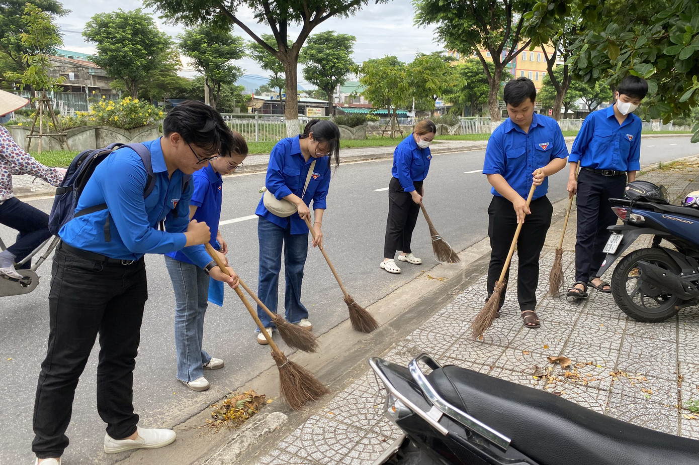 Với đa dạng các hoạt động xuyên suốt gần 4 tháng, chiến dịch Tình nguyện hè năm nay dự kiến thu hút hơn 20 nghìn lượt đoàn viên, thanh niên tham gia. Với đa dạng các hoạt động xuyên suốt gần 4 tháng, chiến dịch Tình nguyện hè năm nay dự kiến thu hút hơn 20 nghìn lượt đoàn viên, thanh niên tham gia.
