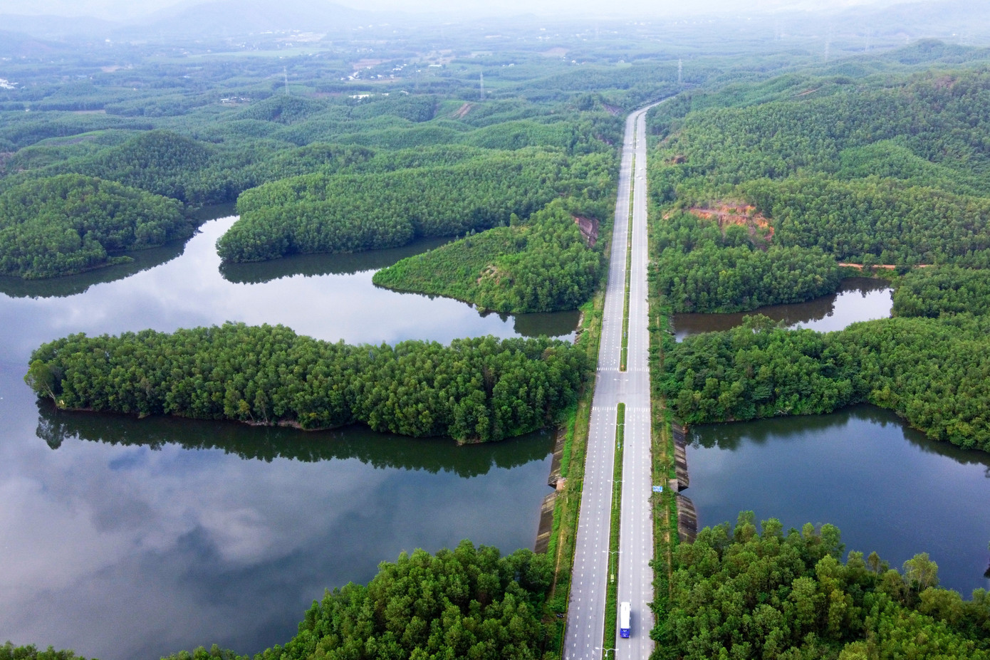 Đây là khu vực được quy hoạch tập trung vào phát triển bền vững, hài hòa với cảnh quan thiên nhiên, trải nghiệm cuộc sống đô thị gắn với những không gian công cộng rộng lớn.