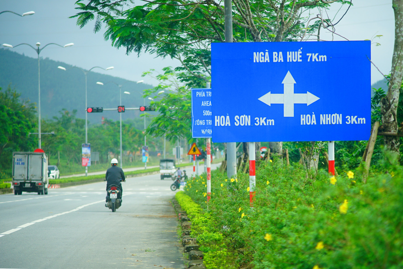 Phân khu đô thị Sườn đồi có diện tích khoảng 2.832ha, được định hướng trở thành khu đô thị ưu tiên phát triển du lịch – thương mại dịch vụ kết hợp ở, với không gian xanh và mặt nước được phân bố khu vực xung quanh núi Dương Ba Làng, các khu tái định cư, khu biệt thự sườn đồi, các tòa nhà cao tầng có hệ số sử dụng đất cao, mật độ xây dựng thấp đảm bảo tầm nhìn hướng đến những ngọn núi phía Tây.