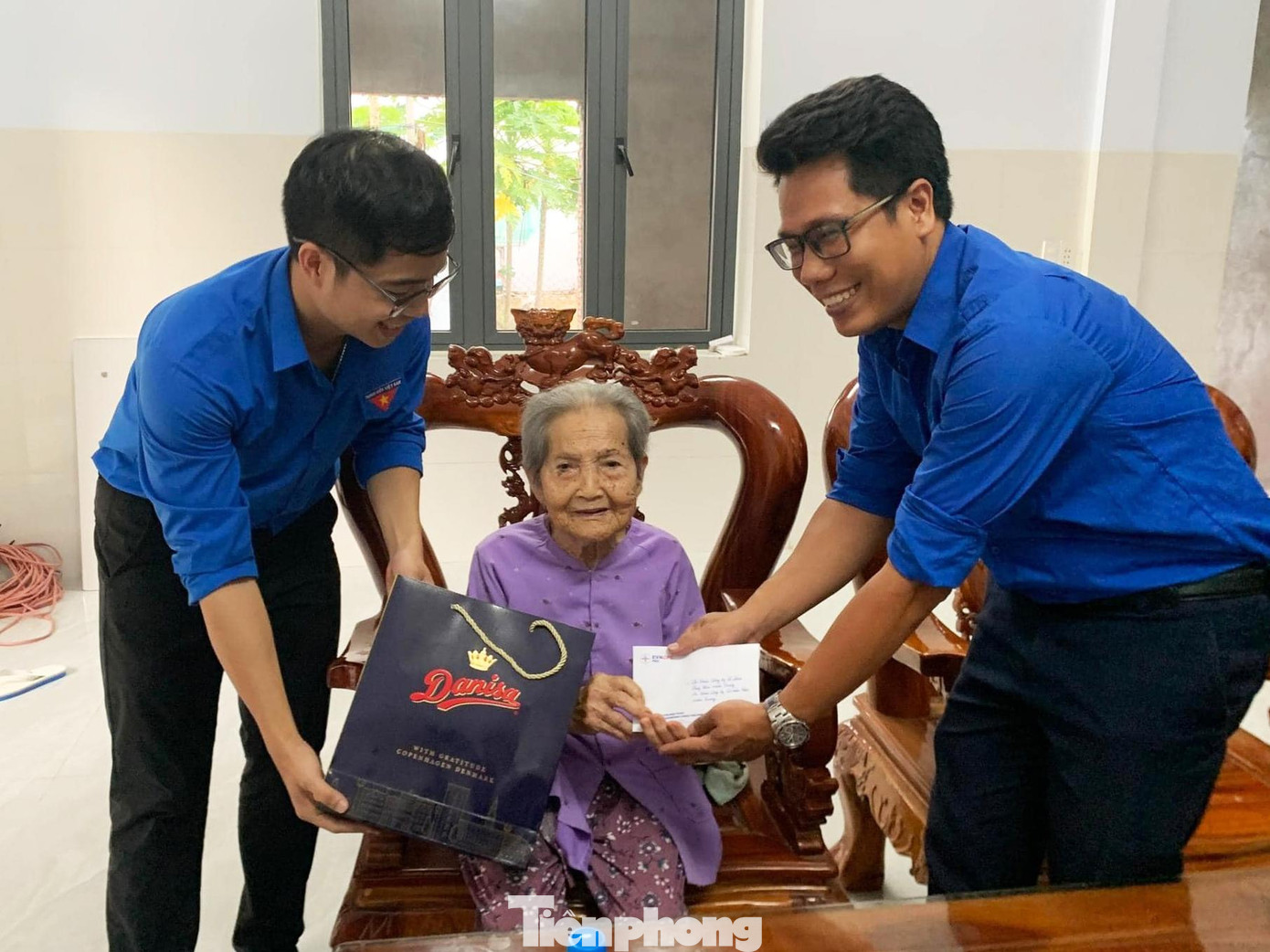 Các cấp bộ Đoàn đồng loạt triển khai mô hình Chúng con luôn bên mẹ tại nhà 98 mẹ Việt Nam Anh hùng trên địa bàn, cũng như chăm lo cho trẻ em khuyết tật, trẻ mồ côi, trẻ em khó khăn...