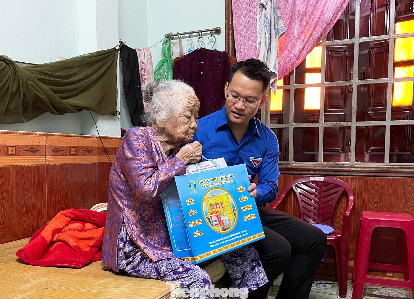 Các cấp bộ Đoàn đồng loạt triển khai mô hình Chúng con luôn bên mẹ tại nhà 98 mẹ Việt Nam Anh hùng trên địa bàn, cũng như chăm lo cho trẻ em khuyết tật, trẻ mồ côi, trẻ em khó khăn...