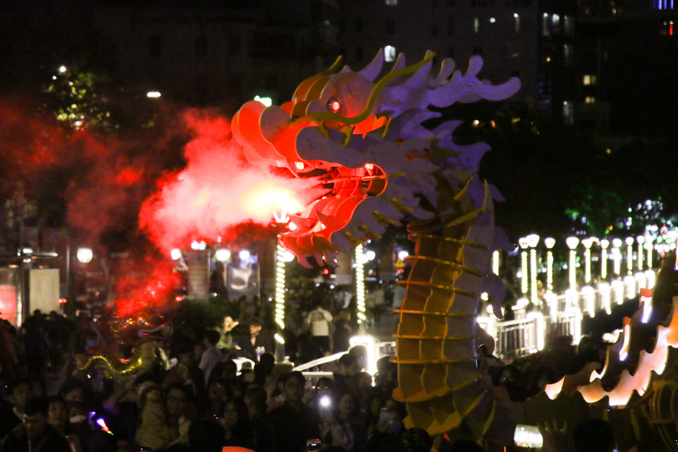 Đây là linh vật độc đáo, lấy cảm hứng từ cầu Rồng - một trong những cây cầu biểu tượng của Đà Nẵng. Ảnh: Giang Thanh. Đây là linh vật độc đáo, lấy cảm hứng từ cầu Rồng - một trong những cây cầu biểu tượng của Đà Nẵng. Ảnh: Giang Thanh.