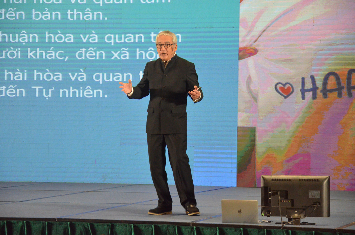 GS Hà Vĩnh Thọ chia sẻ những góc nhìn chân thực về giáo dục và những cách thức để có thể vận hành một Ngôi trường Hạnh phúc GS Hà Vĩnh Thọ chia sẻ những góc nhìn chân thực về giáo dục và những cách thức để có thể vận hành một Ngôi trường Hạnh phúc