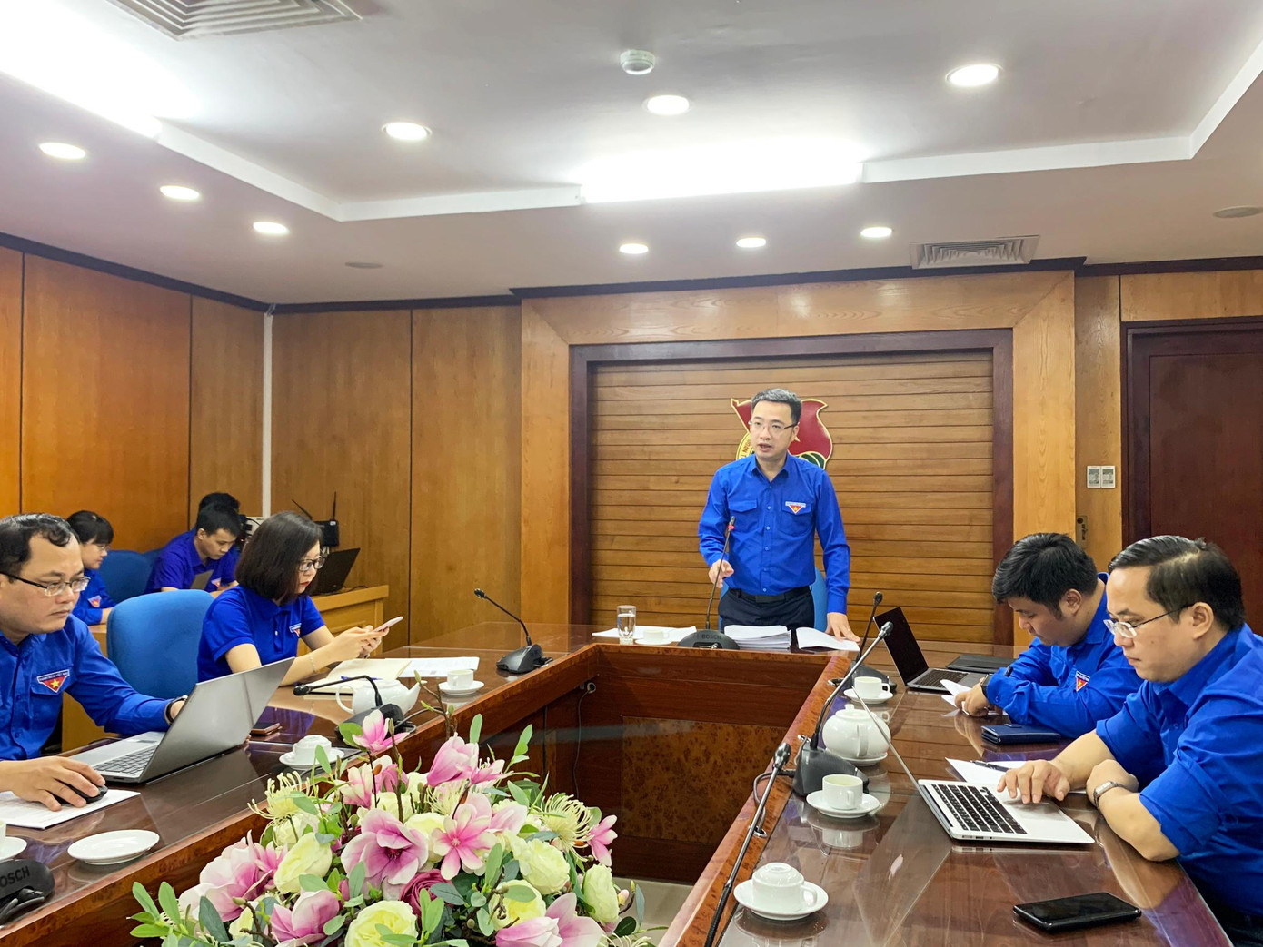 Bí thư Trung ương Đoàn Nguyễn Tường Lâm đề nghị Ban Thường vụ Thành Đoàn Đà Nẵng tiếp thu ý kiến của Tổ Công tác chỉ đạo Đại hội, các ban chuyên môn của Trung ương Đoàn về điều chỉnh, bổ sung báo cáo chính trị, chương trình làm việc các phiên, công tác tuyên truyền, hậu cần cho Đại hội… Bí thư Trung ương Đoàn Nguyễn Tường Lâm đề nghị Ban Thường vụ Thành Đoàn Đà Nẵng tiếp thu ý kiến của Tổ Công tác chỉ đạo Đại hội, các ban chuyên môn của Trung ương Đoàn về điều chỉnh, bổ sung báo cáo chính trị, chương trình làm việc các phiên, công tác tuyên truyền, hậu cần cho Đại hội…