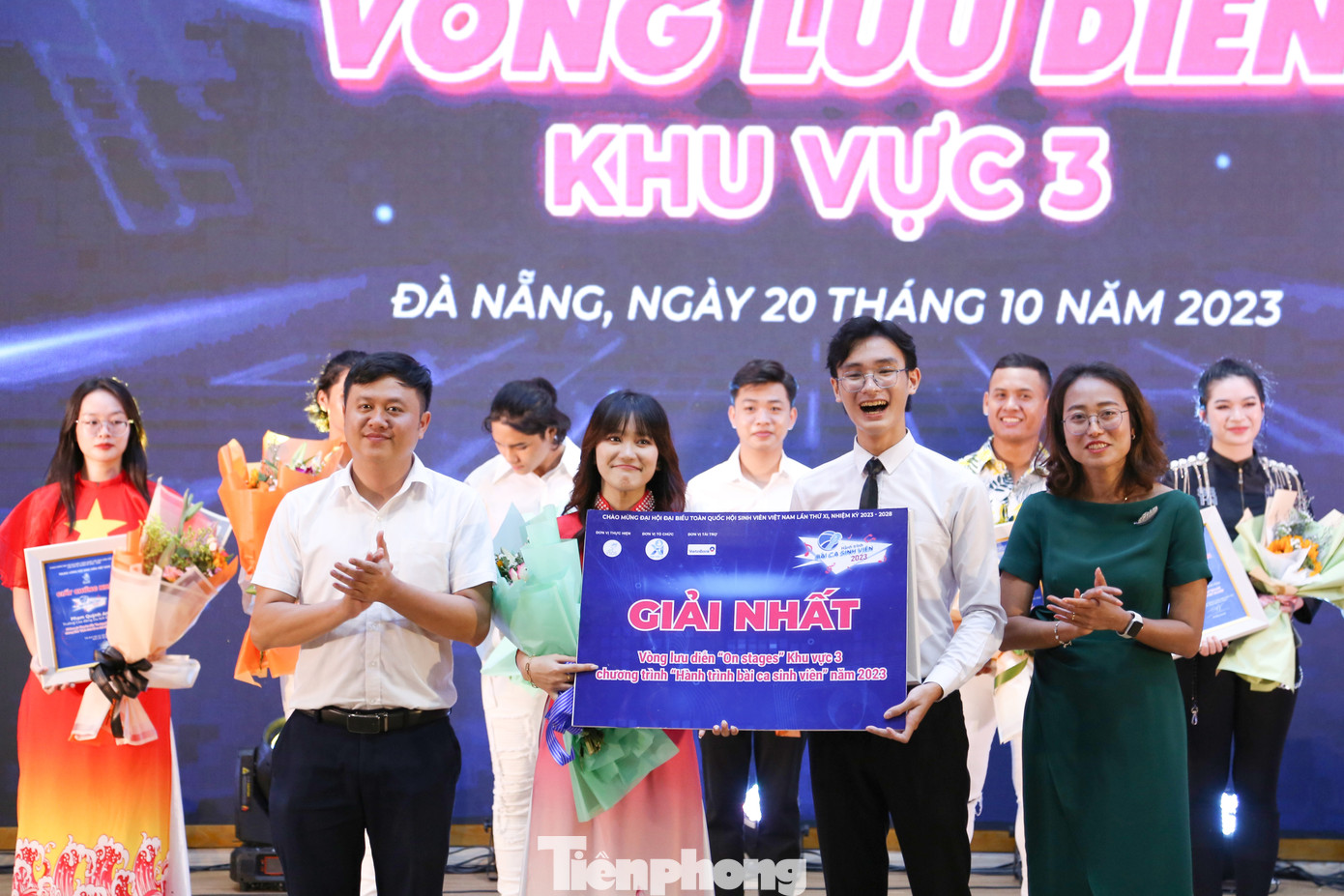Kết quả, Liên khúc Giai điệu tự hào của CLB Nghệ thuật Sóng 20 (ĐH Ngoại Ngữ - ĐH Đà Nẵng) xuất sắc giành được giải nhất và sẽ là tiết mục được biểu diễn trong chương trình Gala chào mừng thành công của Đại hội đại biểu toàn quốc Hội Sinh viên Việt Nam lần thứ XI. Kết quả, Liên khúc Giai điệu tự hào của CLB Nghệ thuật Sóng 20 (ĐH Ngoại Ngữ - ĐH Đà Nẵng) xuất sắc giành được giải nhất và sẽ là tiết mục được biểu diễn trong chương trình Gala chào mừng thành công của Đại hội đại biểu toàn quốc Hội Sinh viên Việt Nam lần thứ XI.