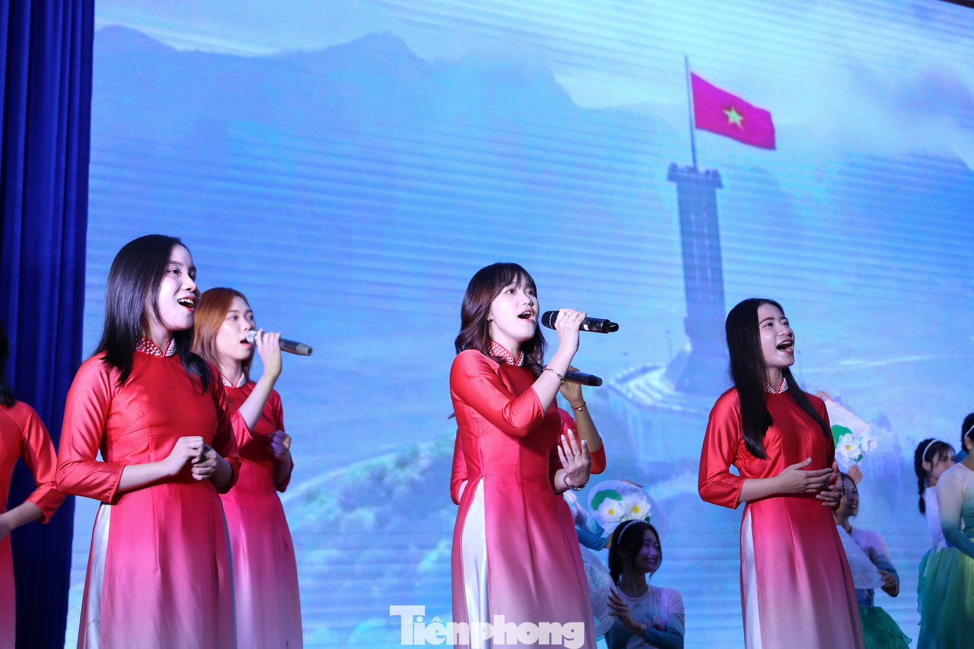 Các ca khúc được các bạn sinh viên lựa chọn biểu diễn tại chương trình đa phần hướng về tình yêu quê hương, đất nước; ca ngợi truyền thống cách mạng, giá trị tốt đẹp của dân tộc như: Việt Nam trong tôi là, Sáng mãi ngọn lửa Trần Văn Ơn, Một vòng Việt Nam, Liên khúc Giai điệu tự hào... Các ca khúc được các bạn sinh viên lựa chọn biểu diễn tại chương trình đa phần hướng về tình yêu quê hương, đất nước; ca ngợi truyền thống cách mạng, giá trị tốt đẹp của dân tộc như: Việt Nam trong tôi là, Sáng mãi ngọn lửa Trần Văn Ơn, Một vòng Việt Nam, Liên khúc Giai điệu tự hào...