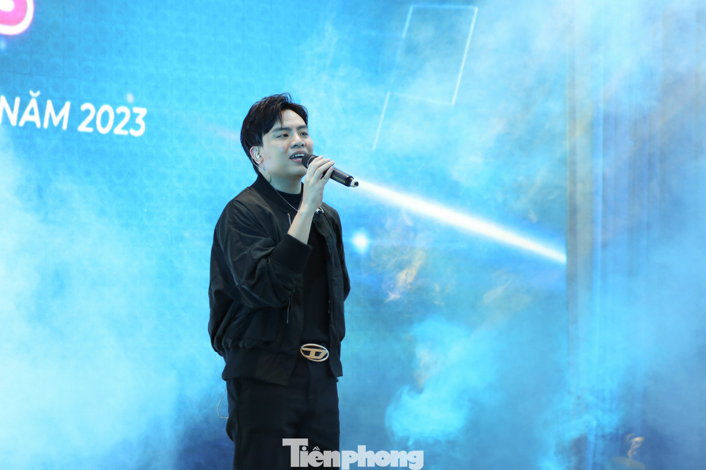 Đêm diễn còn có sự góp mặt của nhạc sĩ, ca sĩ, nhà sản xuất âm nhạc Hứa Kim Tuyền, anh được mệnh danh là "hit maker" với hàng loạt sáng tác làm nên tên tuổi của nhiều nghệ sĩ. Lần này, bên cạnh vai trò ca sĩ, Hứa Kim Tuyền còn là thành viên Ban Giám khảo của Vòng Lưu diễn Khu vực 3 cùng với anh Lâm Tùng - Phó Trưởng ban Thanh niên Trường học T.Ư Đoàn - Giám đốc Trung tâm Hỗ trợ và Phát triển Sinh viên Việt Nam và biên đạo nhảy Nguyễn Việt Hoàng. Đêm diễn còn có sự góp mặt của nhạc sĩ, ca sĩ, nhà sản xuất âm nhạc Hứa Kim Tuyền, anh được mệnh danh là "hit maker" với hàng loạt sáng tác làm nên tên tuổi của nhiều nghệ sĩ. Lần này, bên cạnh vai trò ca sĩ, Hứa Kim Tuyền còn là thành viên Ban Giám khảo của Vòng Lưu diễn Khu vực 3 cùng với anh Lâm Tùng - Phó Trưởng ban Thanh niên Trường học T.Ư Đoàn - Giám đốc Trung tâm Hỗ trợ và Phát triển Sinh viên Việt Nam và biên đạo nhảy Nguyễn Việt Hoàng.