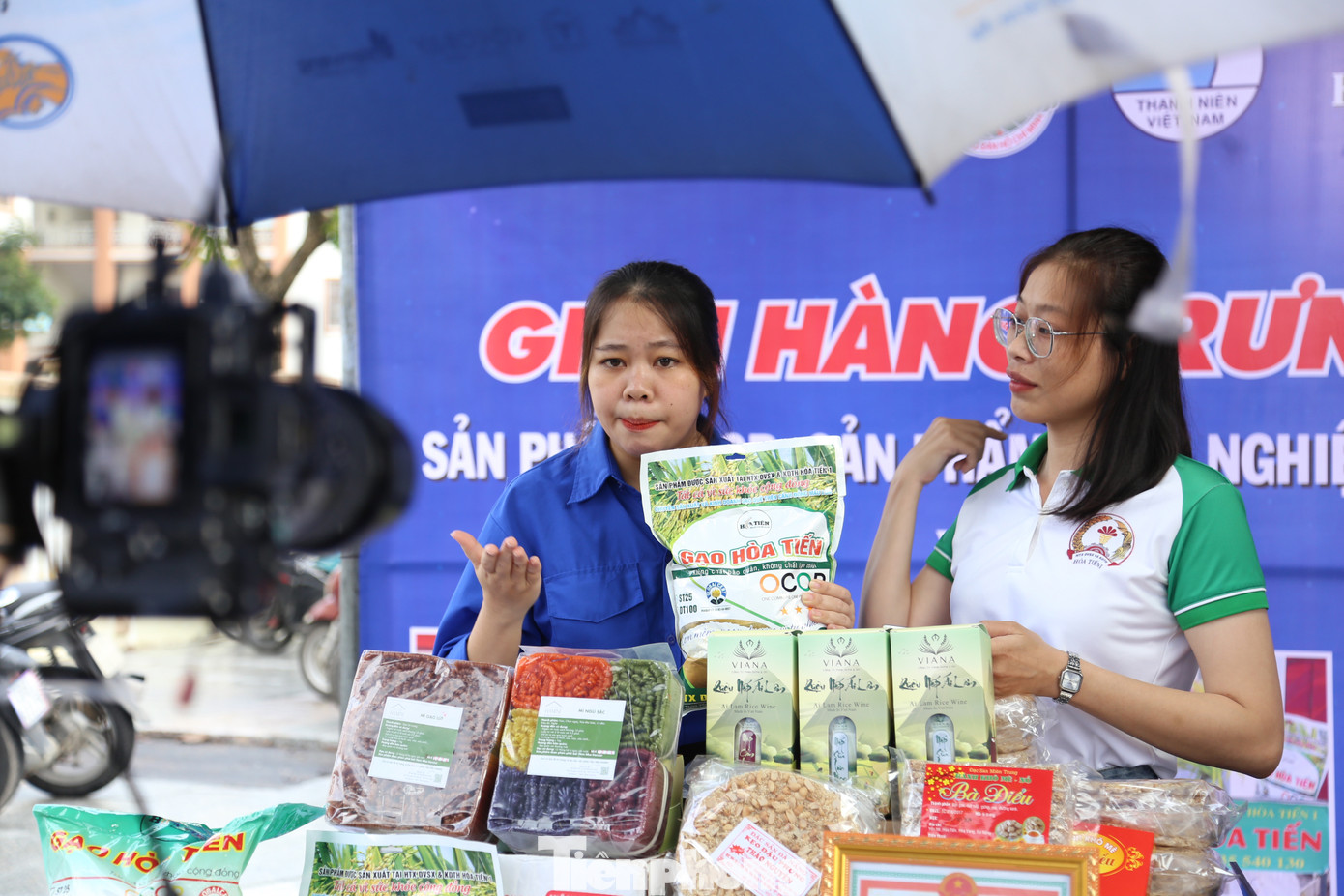 Đa dạng các mặt hàng từ các loại rau củ quả tươi, đạt chuẩn VietGAP, hữu cơ; đặc sản các làng nghề truyền thống địa phương; các sản phẩm nông sản chế biến ứng dụng công nghệ cao; các loại thực phẩm tươi sống được chăn nuôi và chế biến theo quy trình an toàn... được bán qua kênh trực tuyến.
