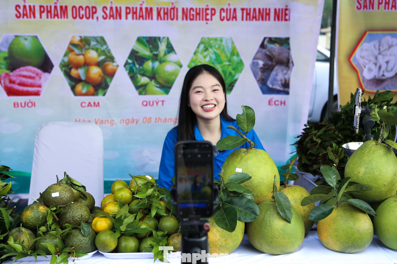 "Với thành công bước đầu này, Huyện Đoàn mong muốn tổ chức hoạt động livestream quảng bá, bán hàng OCOP, nông sản, sản phẩm khởi nghiệp thanh niên... thường xuyên, tạo ra một địa chỉ uy tín để người dân và du khách tìm mua sản phẩm đặc trưng của Hòa Vang. Đây cũng là cách thức để thanh niên khởi nghiệp trên địa bàn có thể mở rộng thị trường, tìm kiếm các đối tác, kết nối với doanh nghiệp để tiêu thụ sản phẩm", anh Thịnh nói.