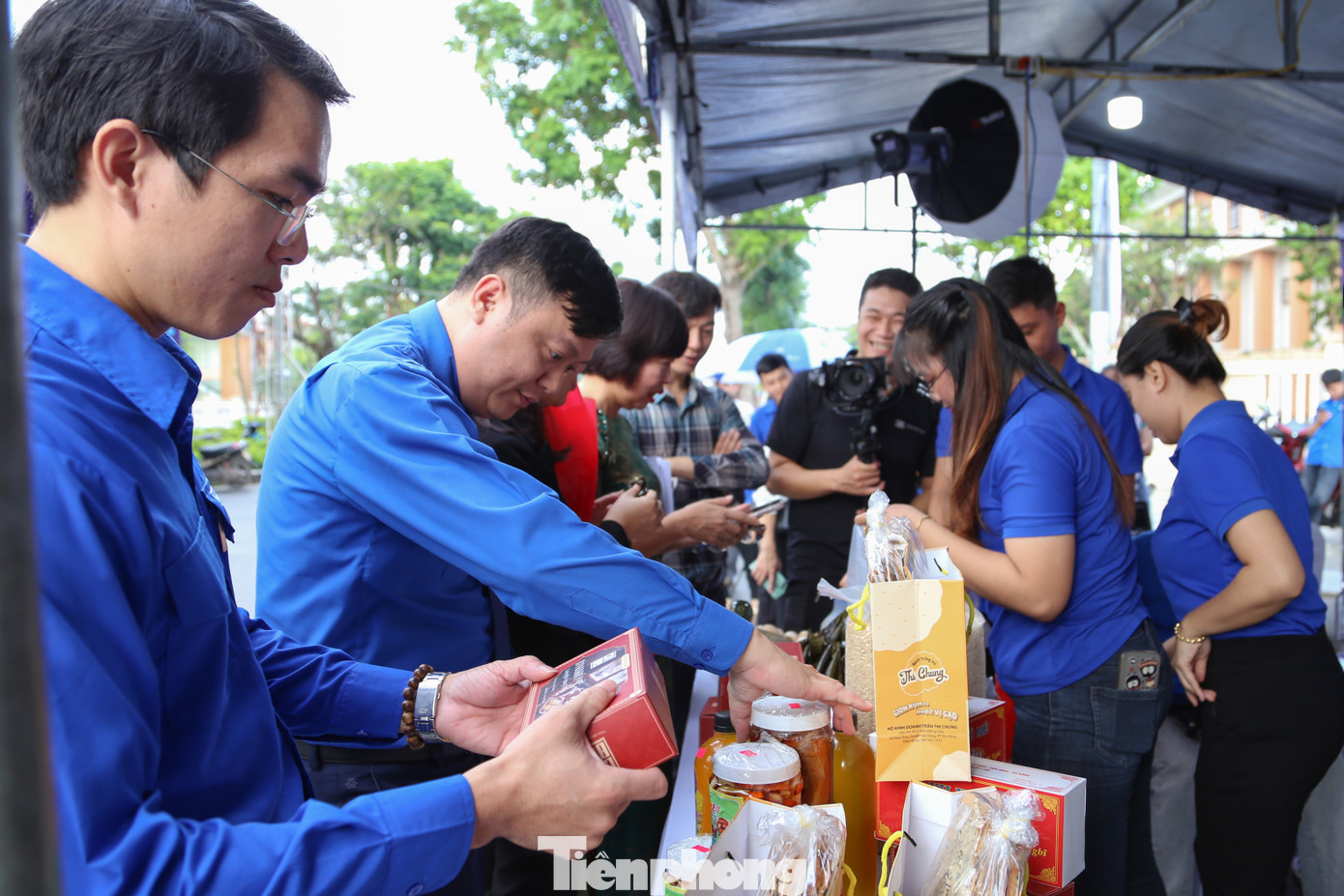 Trong khuôn khổ Festival, 26 gian hàng trưng bày các sản phẩm nông sản địa phương, sản phẩm OCOP nông nghiệp, đặc sản làng nghề và các sản phẩm sáng tạo, khởi nghiệp, các đề tài nghiên cứu khoa học của sinh viên đạt giải cao trong các cuộc thi.