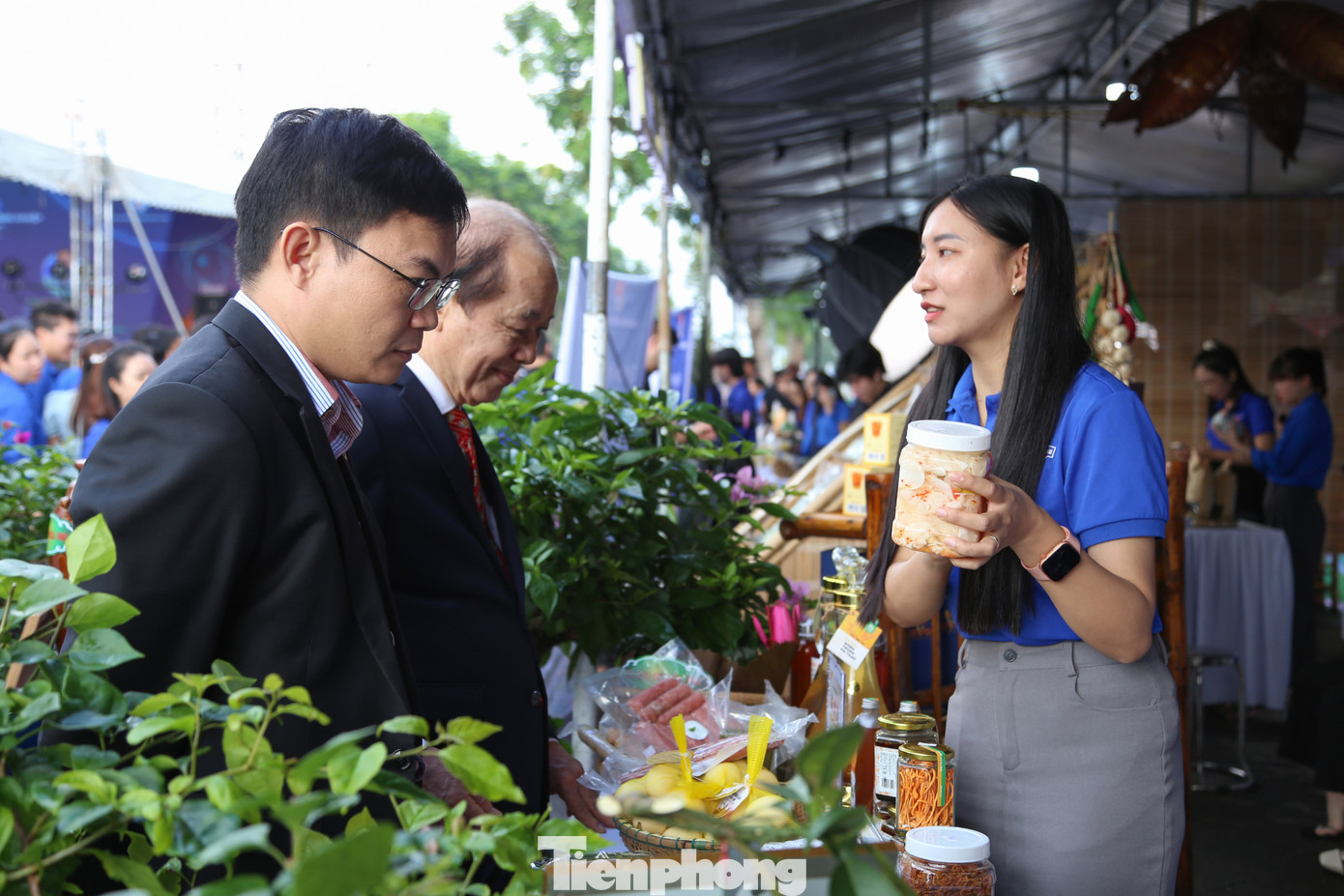 Dịp này, Sở KH&amp;CN và Thành Đoàn Đà Nẵng đã trao giải cuộc thi "Sinh viên nghiên cứu khoa học" TP. Đà Nẵng năm 2024. Năm nay, cuộc thi thu hút hơn 800 đề tài của sinh viên thuộc 13 trường ĐH, CĐ, Viện Nghiên cứu trên địa bàn, trong đó, có 150 đề tài tham gia Vòng thi cấp thành phố.