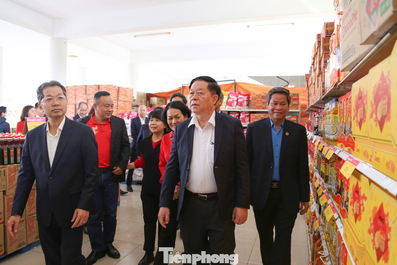 Dự khai mạc có ông Nguyễn Trọng Nghĩa - Bí thư T.Ư Đảng, Trưởng ban Tuyên giáo T.Ư; Bí thư Thành ủy Đà Nẵng Nguyễn Văn Quảng. Theo ông Nguyễn Trọng Nghĩa, Đảng và Nhà nước luôn quan tâm đến người có công, chính sách, đồng bào ở khu vực miền núi, biên giới hải đảo, các gia đình có hoàn cảnh khó khăn, người yếu thế... Năm qua, dù kinh tế chịu nhiều tác động, gặp khó khăn nhưng các doanh nghiệp vẫn luôn sẵn sàng đồng hành cùng các cơ quan, đơn vị để chăm lo Tết cho người khó khăn, đồng bào, chiến sĩ cả nước.