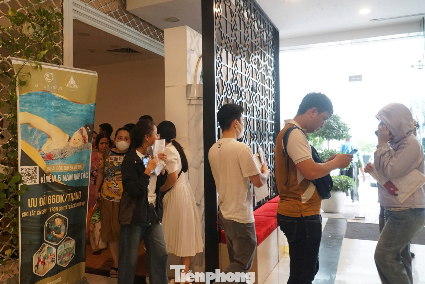 Giá bán căn hộ được công bố là hơn 16,2 triệu đồng/m2, chưa bao gồm thuế, phí và các lệ phí liên quan theo quy định pháp luật. Thời gian tiếp nhận hồ sơ mua nhà ở xã hội theo thông báo của Sở Xây dựng là từ ngày 30/6 đến hết ngày 22/7.