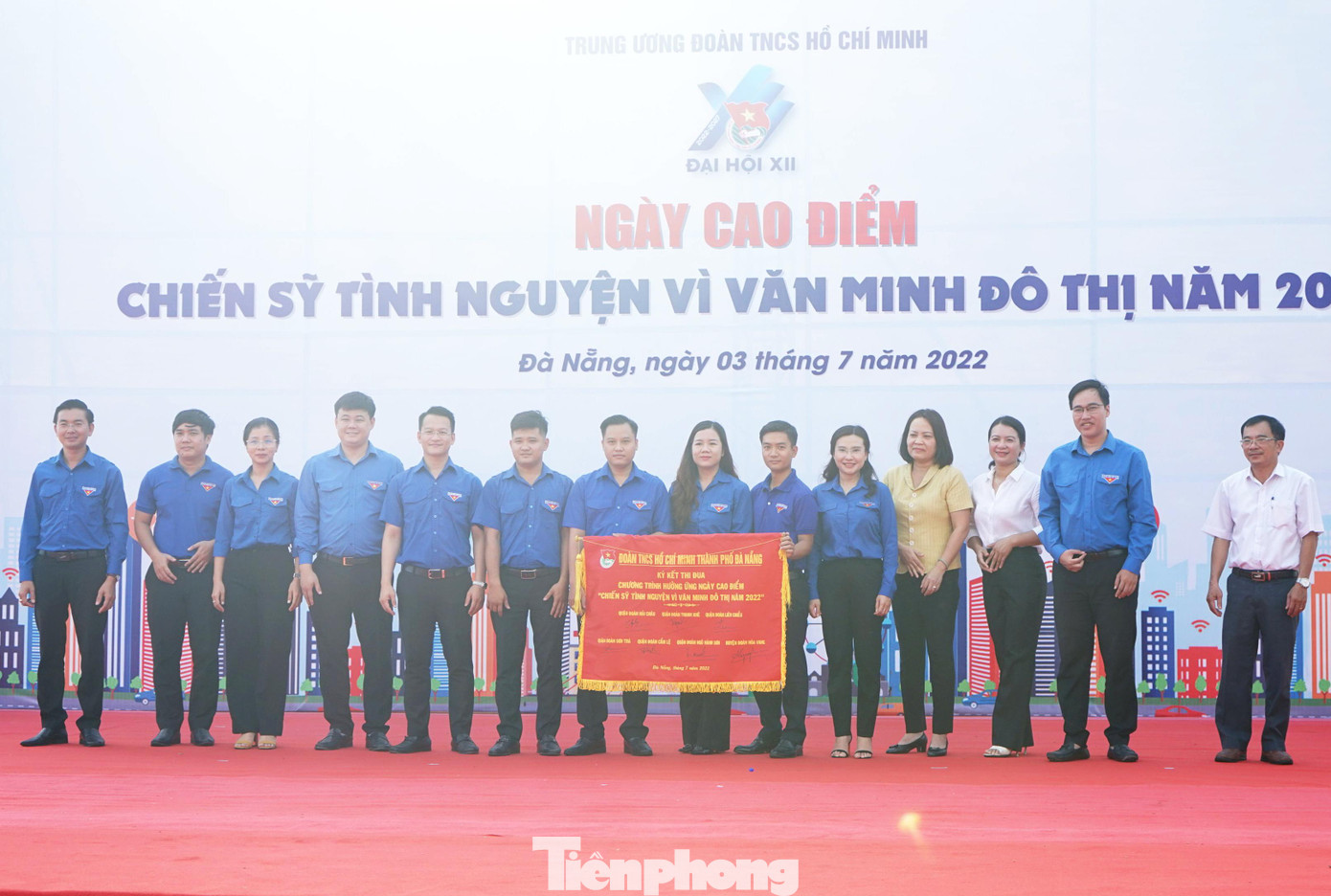 7 Quận, Huyện Đoàn ở Đà Nẵng kí cam kết thi đua hưởng ứng cao điểm tình nguyện xây dựng văn minh đô thị 7 Quận, Huyện Đoàn ở Đà Nẵng kí cam kết thi đua hưởng ứng cao điểm tình nguyện xây dựng văn minh đô thị