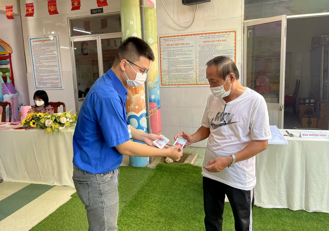 Theo chị Nguyễn Thị Anh Thảo, Phó Bí thư Thành Đoàn Đà Nẵng, để đảm bảo các quy định phòng chống dịch COVID-19, Thành Đoàn yêu cầu mỗi đội hình thanh niên đảm bảo không quá 5 bạn, đồng thời, phải thực hiện nghiêm công tác phòng chống dịch. Theo chị Nguyễn Thị Anh Thảo, Phó Bí thư Thành Đoàn Đà Nẵng, để đảm bảo các quy định phòng chống dịch COVID-19, Thành Đoàn yêu cầu mỗi đội hình thanh niên đảm bảo không quá 5 bạn, đồng thời, phải thực hiện nghiêm công tác phòng chống dịch.