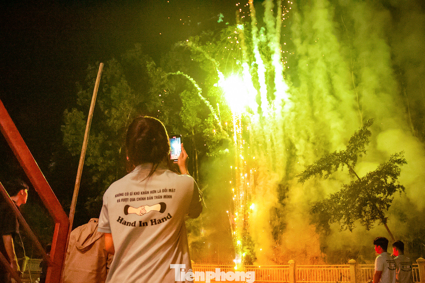 Trước khi tổ chức chuyến tình nguyện, nhóm đã tiền trạm, khảo sát các địa điểm ghé thăm, hỏi han tình hình đời sống của bà con Cơ Tu ở đây cũng như nhu cầu về những món quà Tết, nhu yếu phẩm...