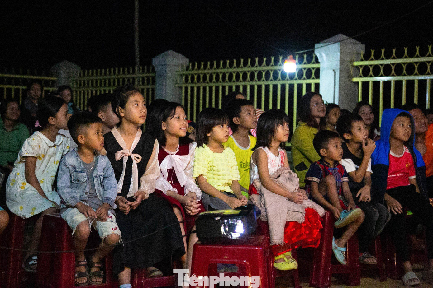 Trước khi tổ chức chuyến tình nguyện, nhóm đã tiền trạm, khảo sát các địa điểm ghé thăm, hỏi han tình hình đời sống của bà con Cơ Tu ở đây cũng như nhu cầu về những món quà Tết, nhu yếu phẩm...