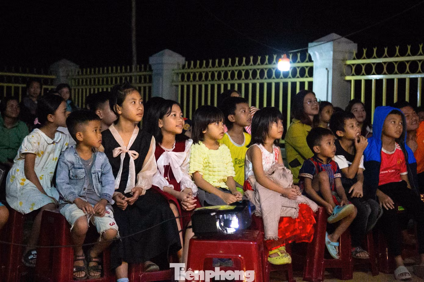 Trước khi tổ chức chuyến tình nguyện, nhóm đã tiền trạm, khảo sát các địa điểm ghé thăm, hỏi han tình hình đời sống của bà con Cơ Tu ở đây cũng như nhu cầu về những món quà Tết, nhu yếu phẩm...