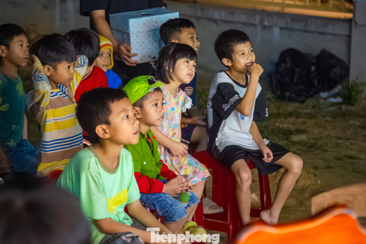 Trước khi tổ chức chuyến tình nguyện, nhóm đã tiền trạm, khảo sát các địa điểm ghé thăm, hỏi han tình hình đời sống của bà con Cơ Tu ở đây cũng như nhu cầu về những món quà Tết, nhu yếu phẩm...