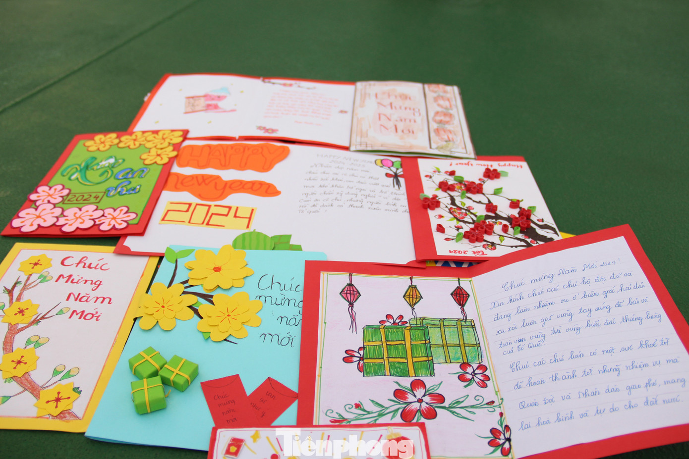 Những lá thư được trang trí tỉ mẩn, ngập sắc xuân Những lá thư được trang trí tỉ mẩn, ngập sắc xuân