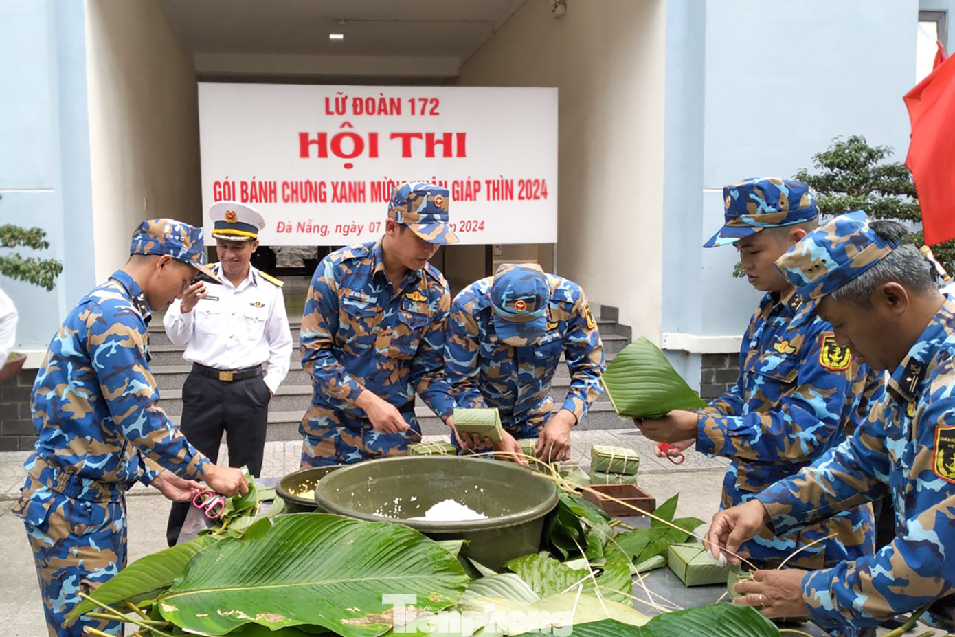 Thi tài gói bánh chưng cùng các đồng đội trong Lữ đoàn