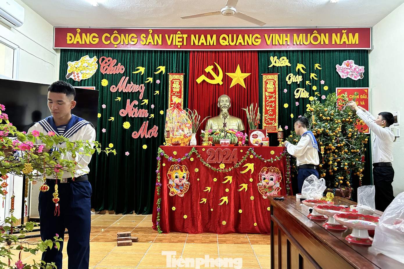 Phòng đón Xuân của đơn vị được ngập sắc màu rực rỡ để đón Tết Nguyên đán Giáp Thìn.