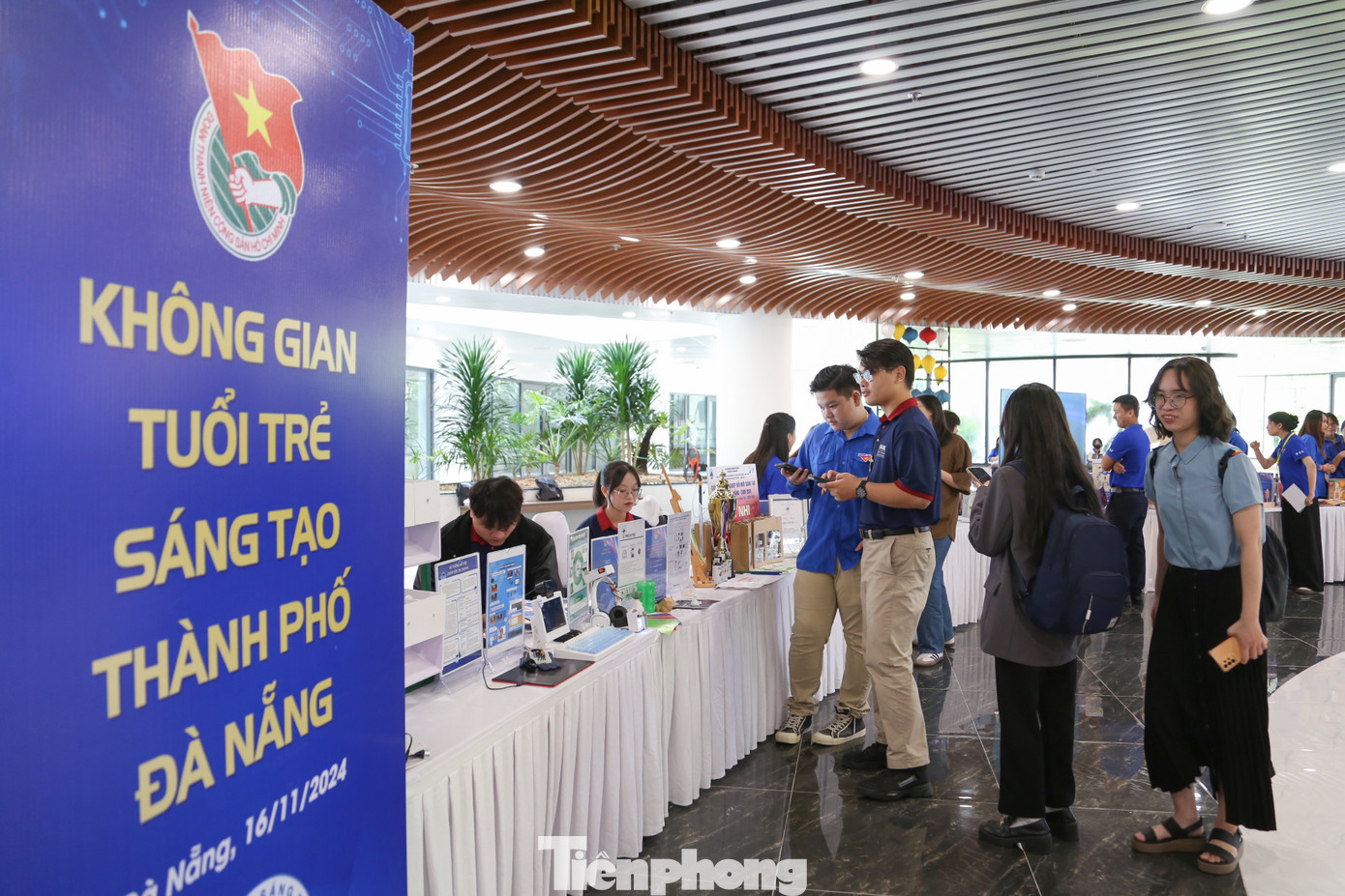 Ngày 16/11, T.Ư Đoàn tổ chức Liên hoan "Tuổi trẻ sáng tạo" khu vực miền Trung năm 2024 với sự tham gia của các Tỉnh, Thành Đoàn Cụm Duyên hải Nam Trung Bộ, Cụm Bắc Trung Bộ và Cụm Tây Nguyên. Ảnh: Giang Thanh Ngày 16/11, T.Ư Đoàn tổ chức Liên hoan "Tuổi trẻ sáng tạo" khu vực miền Trung năm 2024 với sự tham gia của các Tỉnh, Thành Đoàn Cụm Duyên hải Nam Trung Bộ, Cụm Bắc Trung Bộ và Cụm Tây Nguyên. Ảnh: Giang Thanh