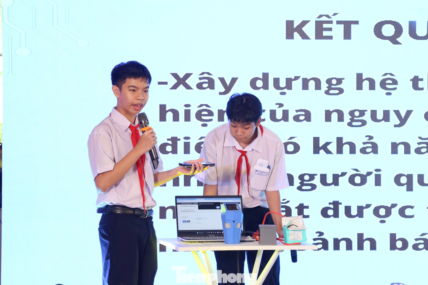 Bên cạnh đó, nhiều sân chơi sáng tạo được tổ chức để tạo cơ hội cho thanh niên, sinh viên, học sinh kết nối như: tọa đàm thanh niên Kết nối khởi nghiệp từ sản phẩm sáng tạo, cuộc thi Sáng tạo với sản phẩm STEM năm 2024.... Bên cạnh đó, nhiều sân chơi sáng tạo được tổ chức để tạo cơ hội cho thanh niên, sinh viên, học sinh kết nối như: tọa đàm thanh niên Kết nối khởi nghiệp từ sản phẩm sáng tạo, cuộc thi Sáng tạo với sản phẩm STEM năm 2024....