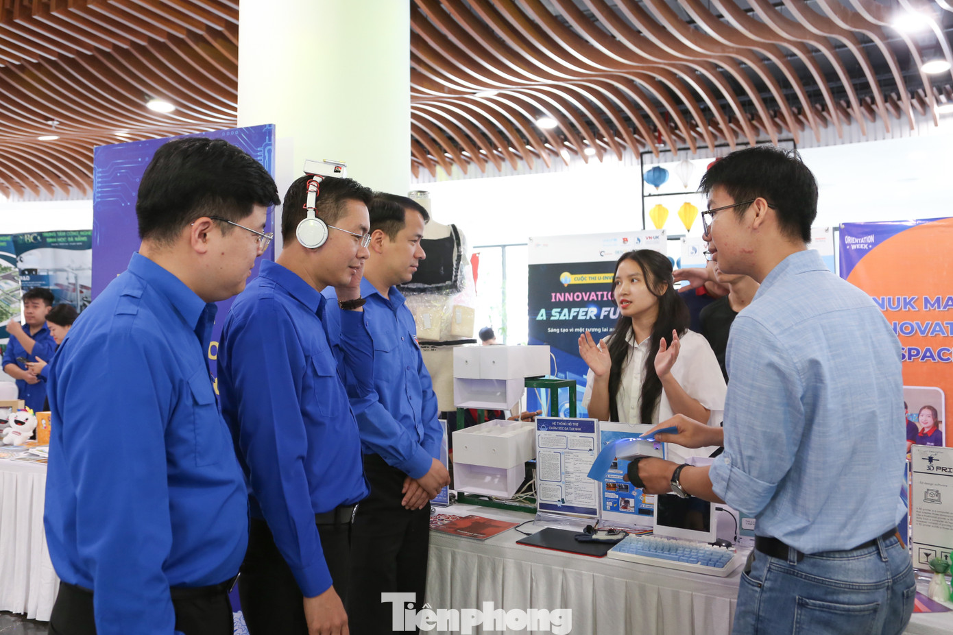 Trong khuôn khổ Liên hoan, các sản phẩm sáng tạo của học sinh, sinh viên được trưng bày, giới thiệu và kết nối với các tổ chức hỗ trợ khởi nghiệp, các doanh nghiệp, các chuyên gia... để nghiên cứu, phát triển sản phẩm. Trong khuôn khổ Liên hoan, các sản phẩm sáng tạo của học sinh, sinh viên được trưng bày, giới thiệu và kết nối với các tổ chức hỗ trợ khởi nghiệp, các doanh nghiệp, các chuyên gia... để nghiên cứu, phát triển sản phẩm.