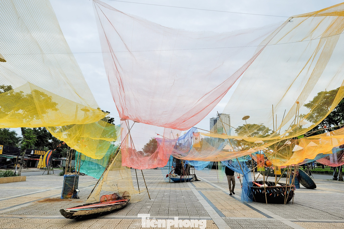 Lấy cảm hứng từ những làng chài có lịch sử lâu đời tại Đà Nẵng như Nam Ô, Mân Thái hay Sơn Trà, "Ký ức" kể câu chuyện về những ngư dân giữa sông nước, biển cả và đất trời gắn với lịch sử hình thành và phát triển của vùng đất "đầu biển, cuối sông".