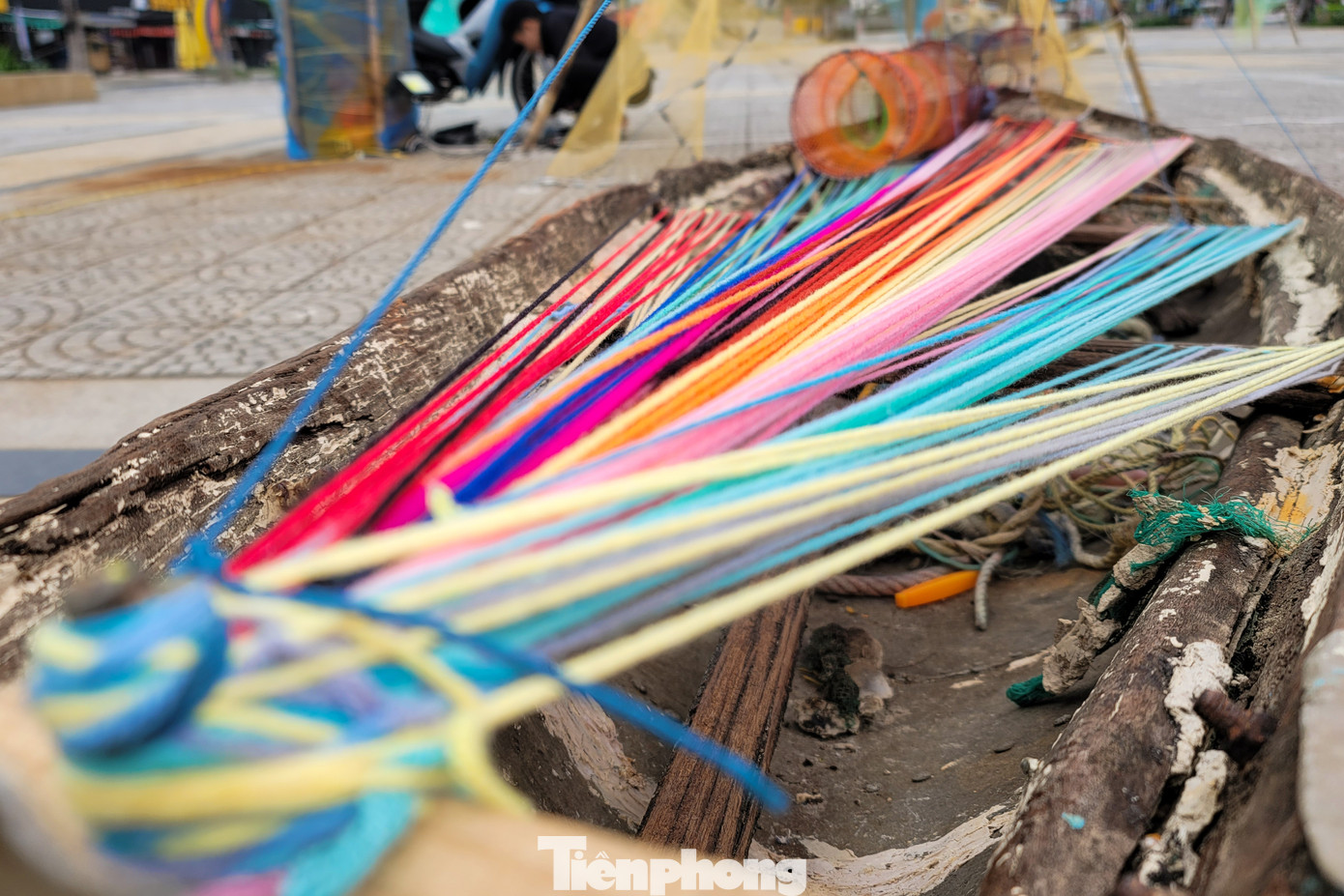 "Điểm nổi bật của triển lãm là sự sắp đặt, kết hợp những vật dụng quen thuộc của làng chài cùng với màu sắc đa dạng. Tất cả tạo nên một dòng chảy thời gian, đan xen giữa quá khứ, hiện tại và tương lai để mỗi người dân và du khách đều có thể cảm nhận được quá trình phát triển của Đà Nẵng", anh Thành nói.