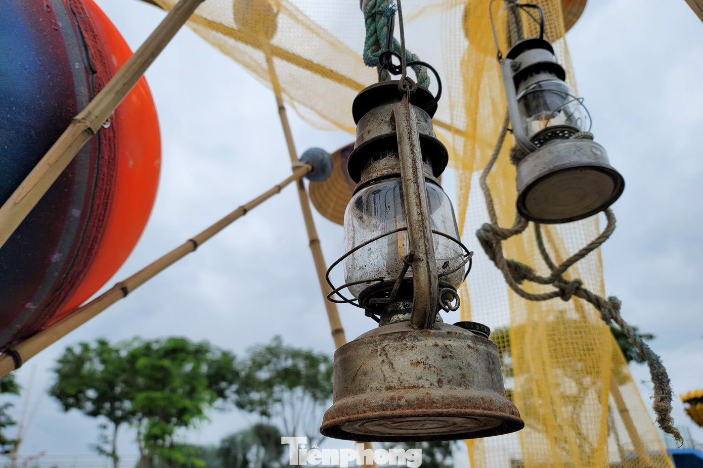 Ông Trần Xuân Thắng, Phó Giám đốc Phụ trách Trung tâm Văn hóa - Điện ảnh TP. Đà Nẵng, cho biết triển lãm Ký ức khắc họa những giá trị văn hóa truyền thống và nét đặc trưng của làng chài, dòng chảy của Ký ức là dòng chảy văn hóa, cũng là dòng chảy sắc màu tươi sáng trong tiến trình “thay da đổi thịt” của thành phố bên sông Hàn.