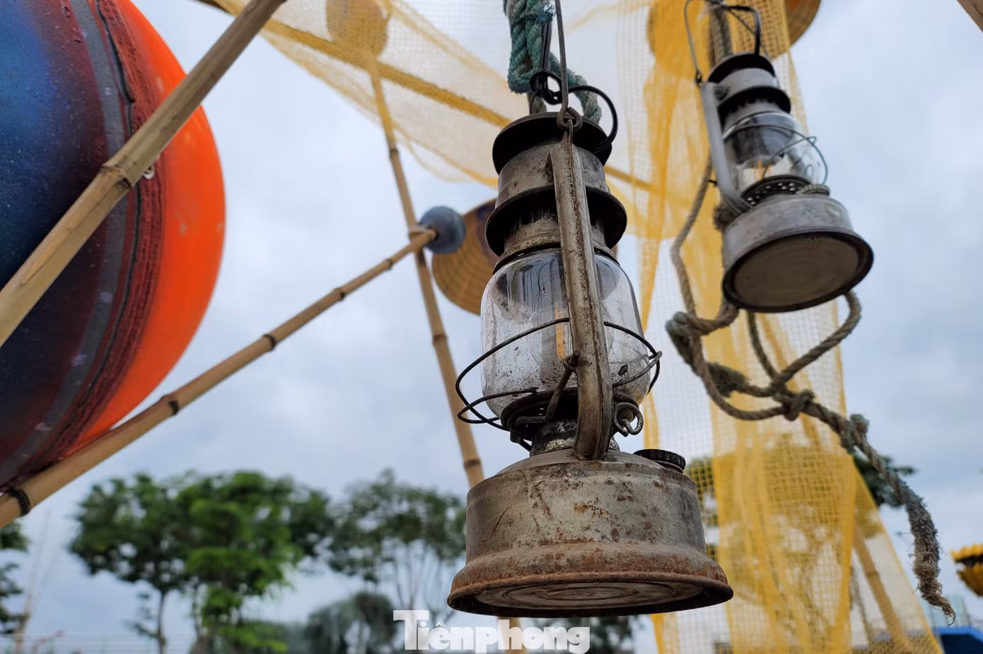 Ông Trần Xuân Thắng, Phó Giám đốc Phụ trách Trung tâm Văn hóa - Điện ảnh TP. Đà Nẵng, cho biết triển lãm Ký ức khắc họa những giá trị văn hóa truyền thống và nét đặc trưng của làng chài, dòng chảy của Ký ức là dòng chảy văn hóa, cũng là dòng chảy sắc màu tươi sáng trong tiến trình “thay da đổi thịt” của thành phố bên sông Hàn.