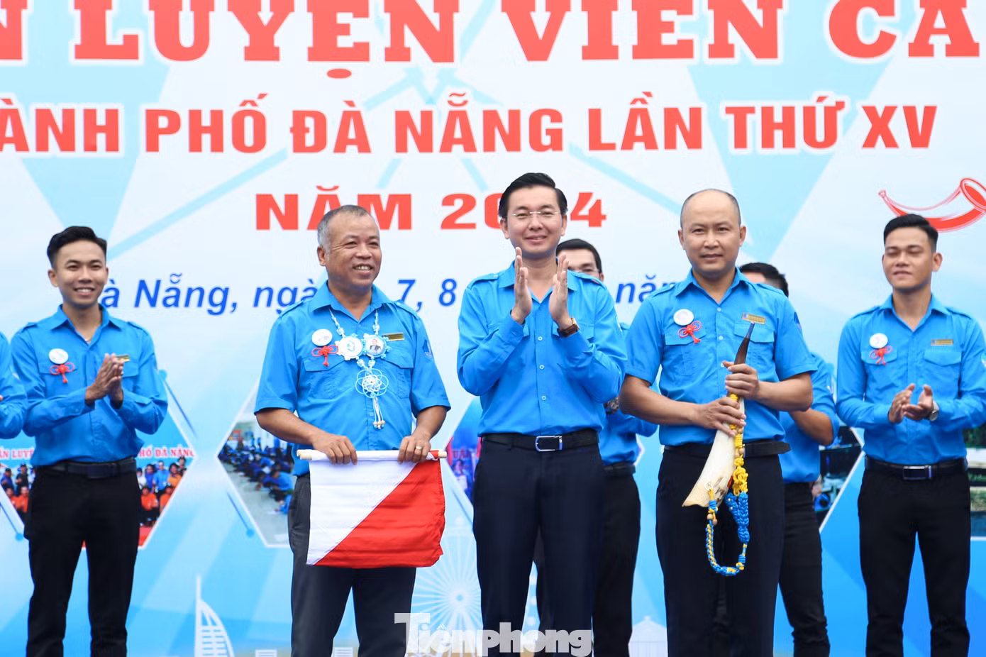 BGK cuộc thi là các Huấn luyện viên cấp I Quốc gia của Đà Nẵng qua các thời kỳ. Ảnh: Giang Thanh