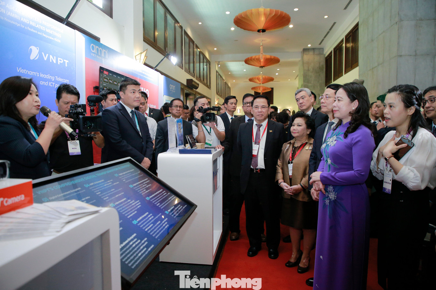 Từ "thông tin" đến "tri thức" là xu thế tất yếu của chuyển đổi số, ảnh hưởng của mạng xã hội và các phương tiện truyền thông mới, sự phát triển của trí tuệ nhân tạo.