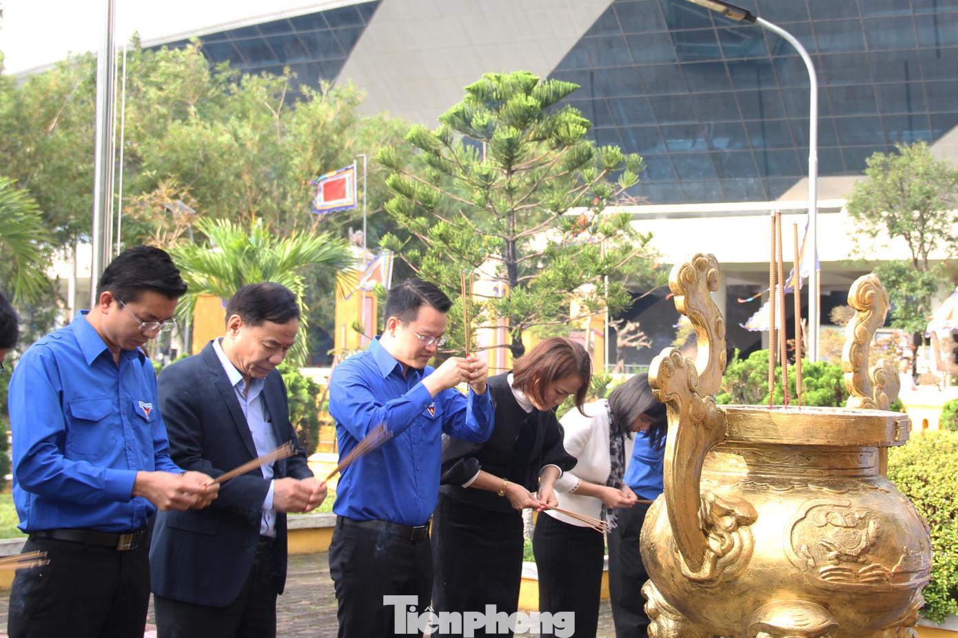 Các đơn vị trực thuộc Thành Đoàn đồng loạt tổ chức Hành quân về địa chỉ đỏ