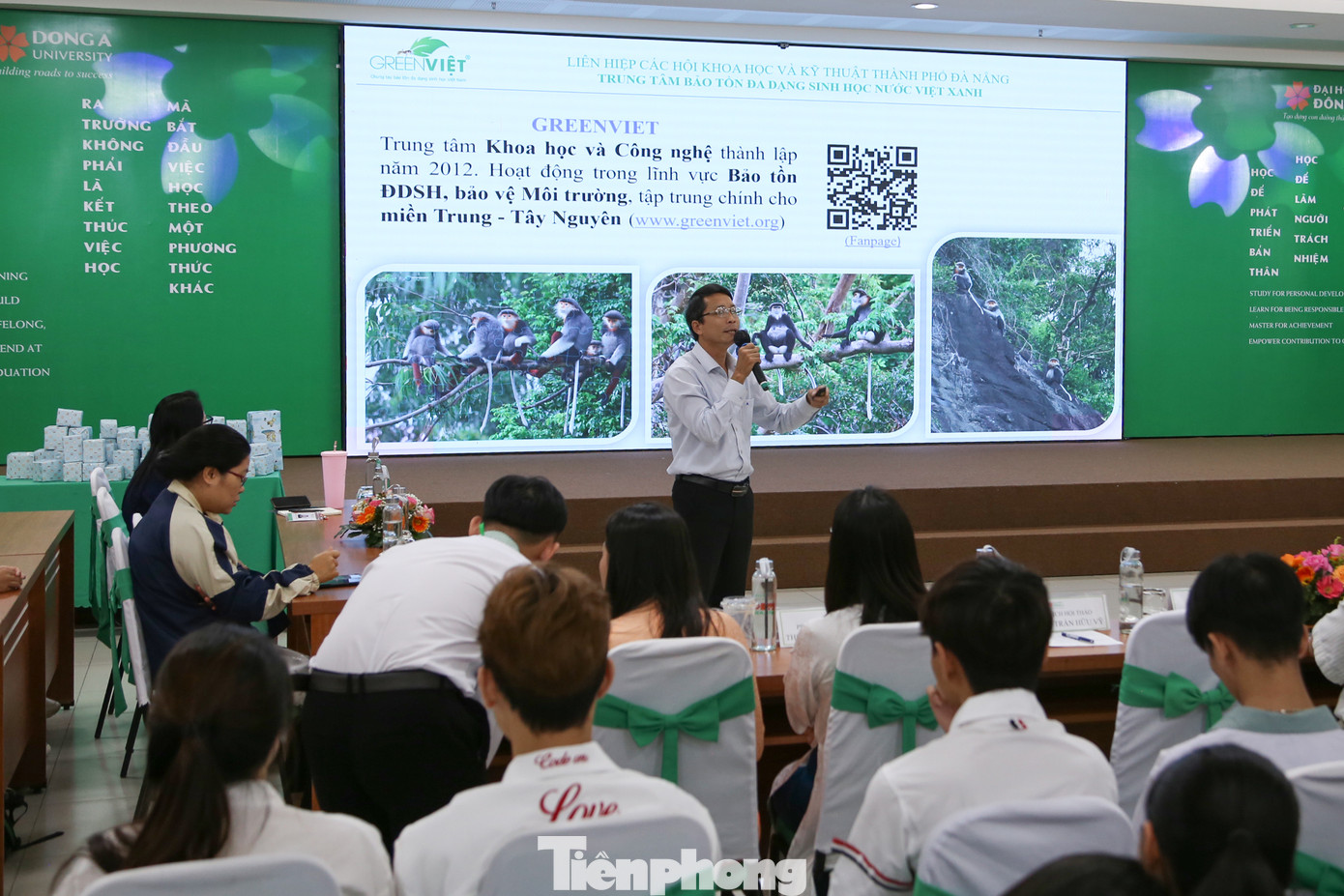 Hàng trăm bạn trẻ tham dự Hội thảo về bảo vệ ĐVHD. Ảnh: Giang Thanh