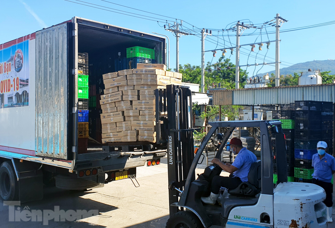 Trước đó, CLB Xe bán tải Đà Nẵng cũng đã kêu gọi và vận chuyển 9 tấn cá nục cấp đông vào TP Hồ Chí Minh. Số cá này được chuyển về các siêu thị 0 đồng ở các quận, huyện ở TP Hồ Chí Minh nhằm hỗ trợ các hộ bị ảnh hưởng bởi dịch bệnh.