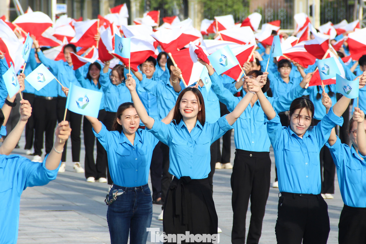 “Với tinh thần của thanh niên Đà Nẵng hướng đến Đại hội lần này là “Đoàn kết – Tiên phong – Sáng tạo – Phát triển”, trong thời gian tới, Hội LHTN TP kêu gọi Hội viên, thanh niên phát huy tinh thần trách nhiệm và lòng nhiệt huyết tiên phong tiến bước trên chặng đường mới, cống hiến sức trẻ xây dựng quê hương, đất nước ngày càng văn minh, giàu đẹp”, anh Duân nói.