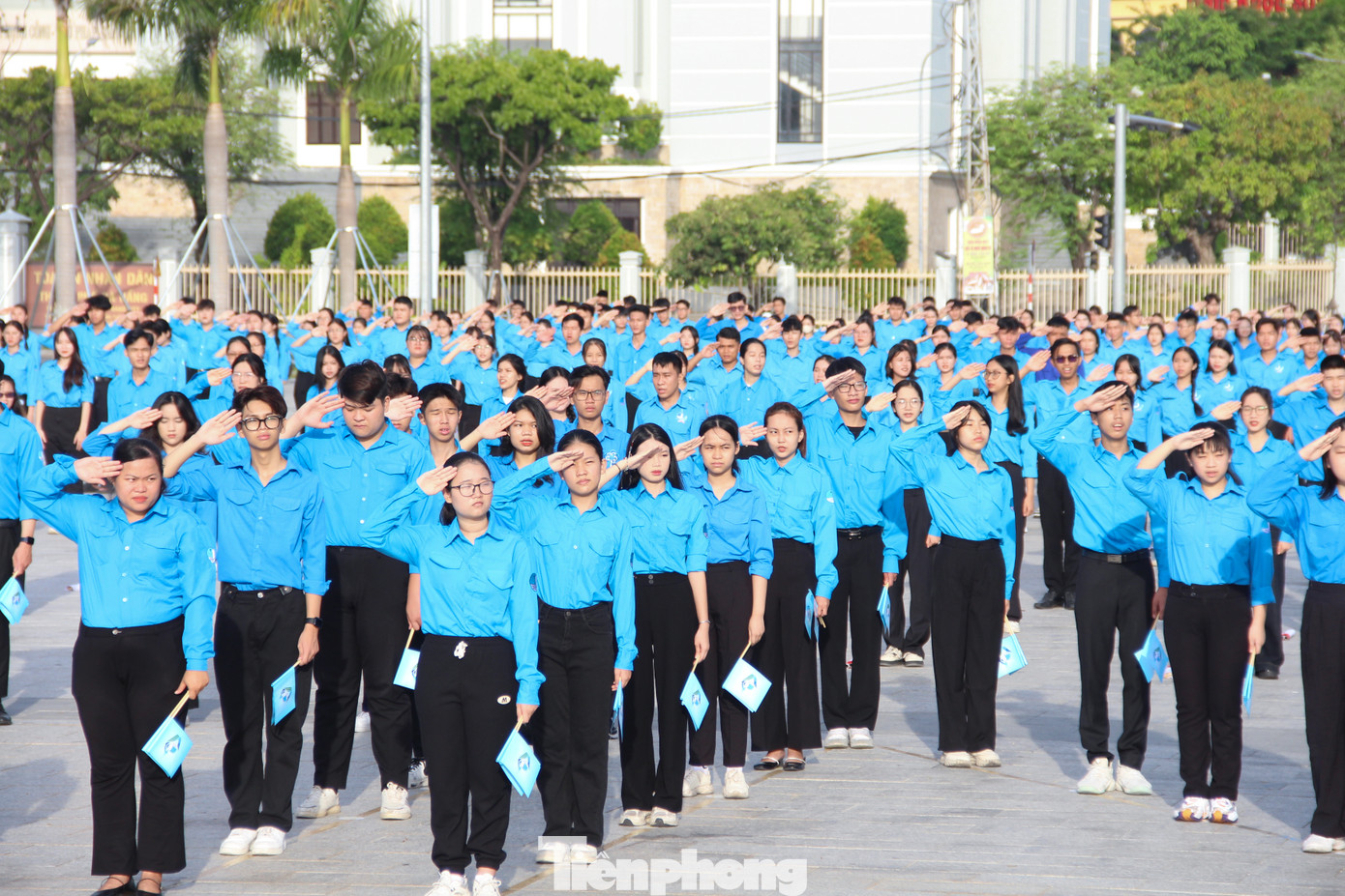 Từ sáng sớm, các tình nguyện viên tham gia đồng diễn đã có mặt ở khu vực Quảng trường 29/3 (quận Hải Châu, Đà Nẵng). Đội hình gồm khối đồng diễn Semaphore và khối xếp chữ ĐÀ NẴNG.