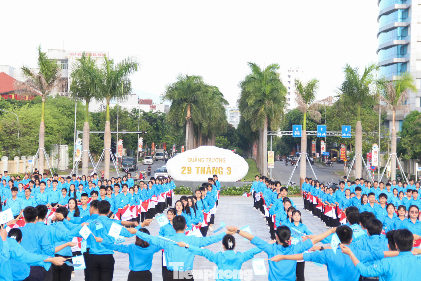 Bản thân là một thành viên tích cực trong CLB Kỹ năng của trường nên Linh đã làm quen và tập luyện Semaphore từ lâu. “Các động tác không khó nhưng để tập đều, nhuần nhuyễn thì tất cả phải cùng nỗ lực, cố gắng. Em và các bạn rất vui khi có thể góp phần vào thành công của Đại hội Hội LHTN TP. Đà Nẵng sắp tới”, Linh nói.