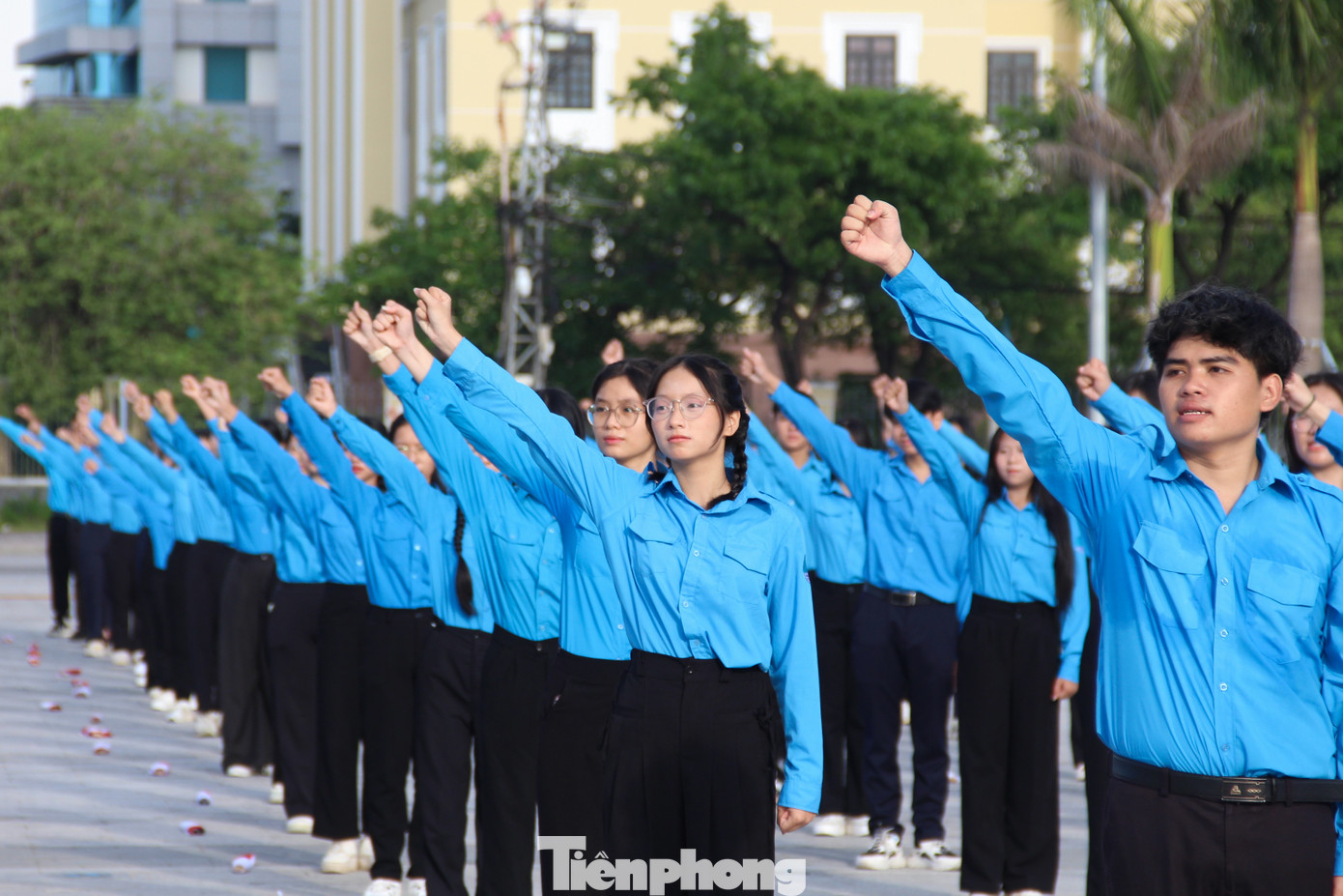 Để chuẩn bị cho màn đồng diễn, 1.000 thanh niên đến từ các quận, huyện trên địa bàn đã dành gần 2 tuần để luyện tập. Em Trần Nguyễn Phương Linh (học sinh trường THPT Ngô Quyền, quận Sơn Trà) cho hay, đang trong thời gian nghỉ hè nên đã đăng ký ngay khi Đoàn trường tuyển tình nguyện viên.