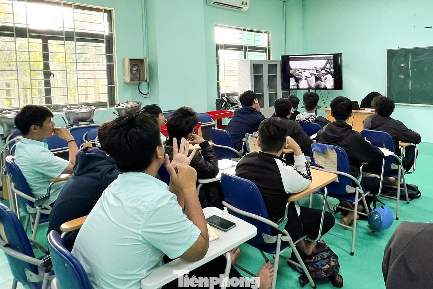 Mô hình Mỗi tháng một thước phim lịch sử trở thành cầu nối người trẻ với lịch sử đất nước Mô hình Mỗi tháng một thước phim lịch sử trở thành cầu nối người trẻ với lịch sử đất nước