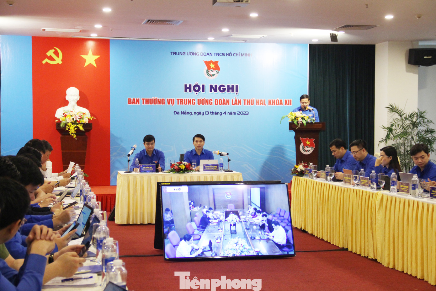 Hội nghị được thực hiện với hình thức trực tiếp kết hợp trực tuyến, các đại biểu gửi phần đóng góp ý kiến thông qua hệ thống e-Cabinet. Hội nghị được thực hiện với hình thức trực tiếp kết hợp trực tuyến, các đại biểu gửi phần đóng góp ý kiến thông qua hệ thống e-Cabinet.